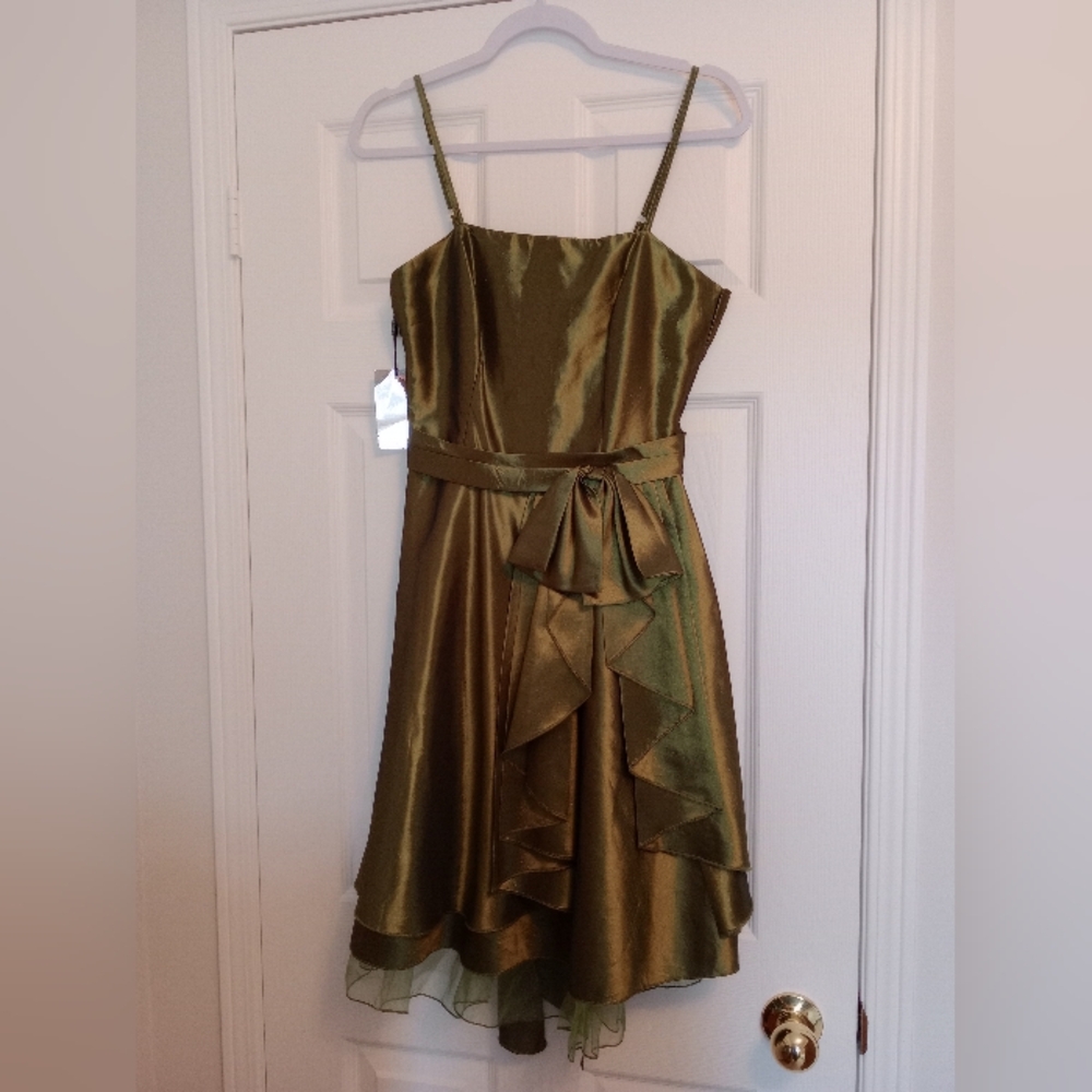 Elegant Green Satin Dress Size8/10